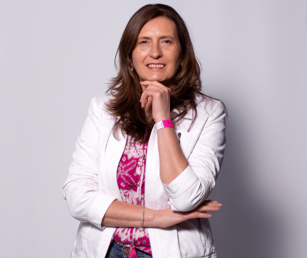 Analia Tonella dictará el curso de Flores de Tela Artesanales en el INSPT UTN